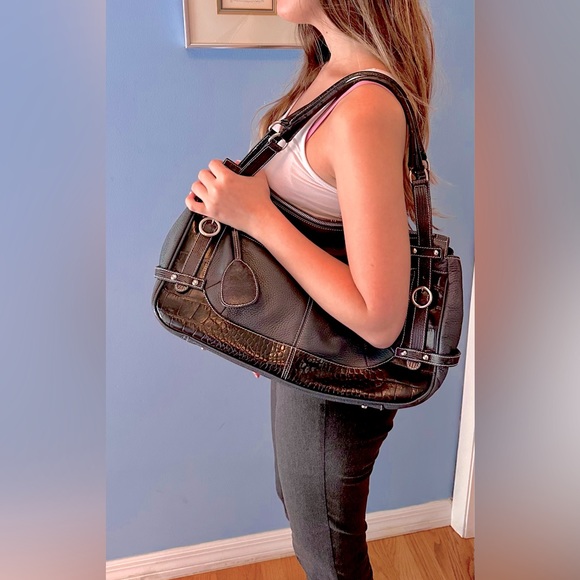 FURLA GENIUNE SOFT ITALIAN LEATHER HANDHELD/SHOULDER BAG-GOOD VINTAGE CONDITION - Picture 2 of 16